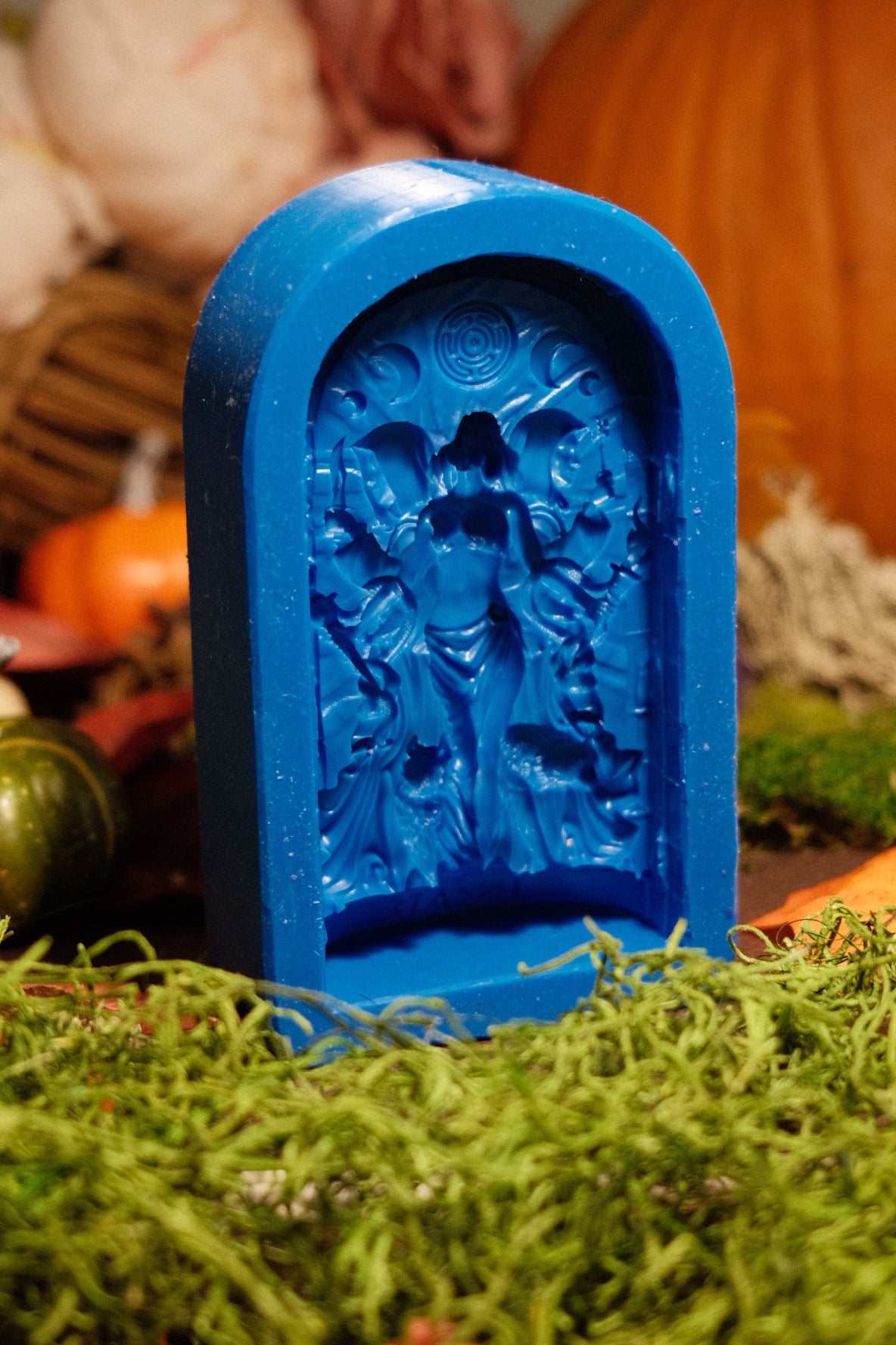 HECATE candle mold